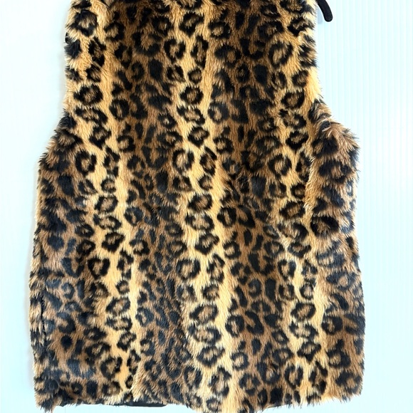 Leopard Print Faux Fur Vest - Picture 2 of 6